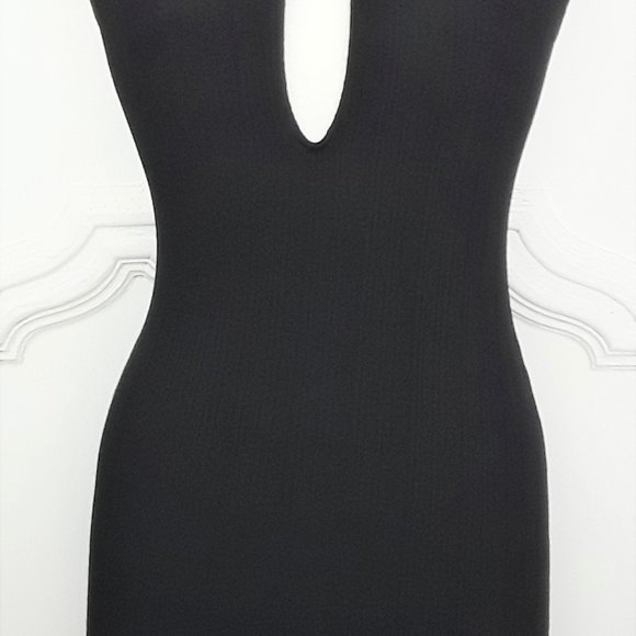 Deep Cleavage Halter Dress Sizes M, L - Picture 3 of 4
